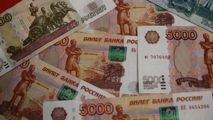 С 1 октября в Ростовской области поднимут зарплаты чиновникам