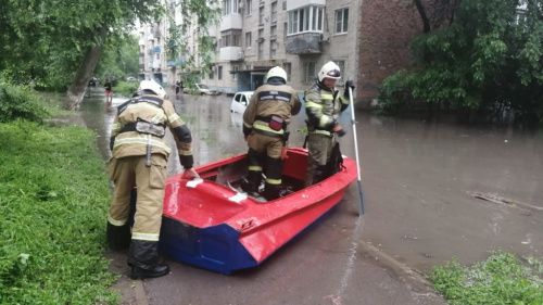 В Ростове из-за ливня затопило 9-этажный жилой дом