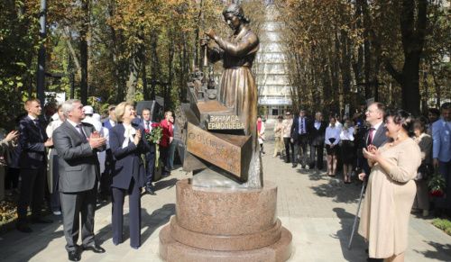В Ростове появился памятник знаменитому микробиологу 