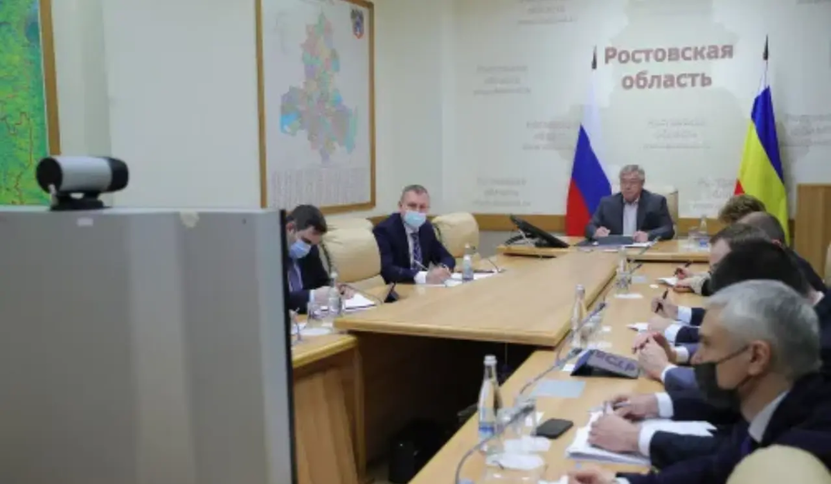 Зеленский ввёл санкции почти против всех чиновников Ростовской области 