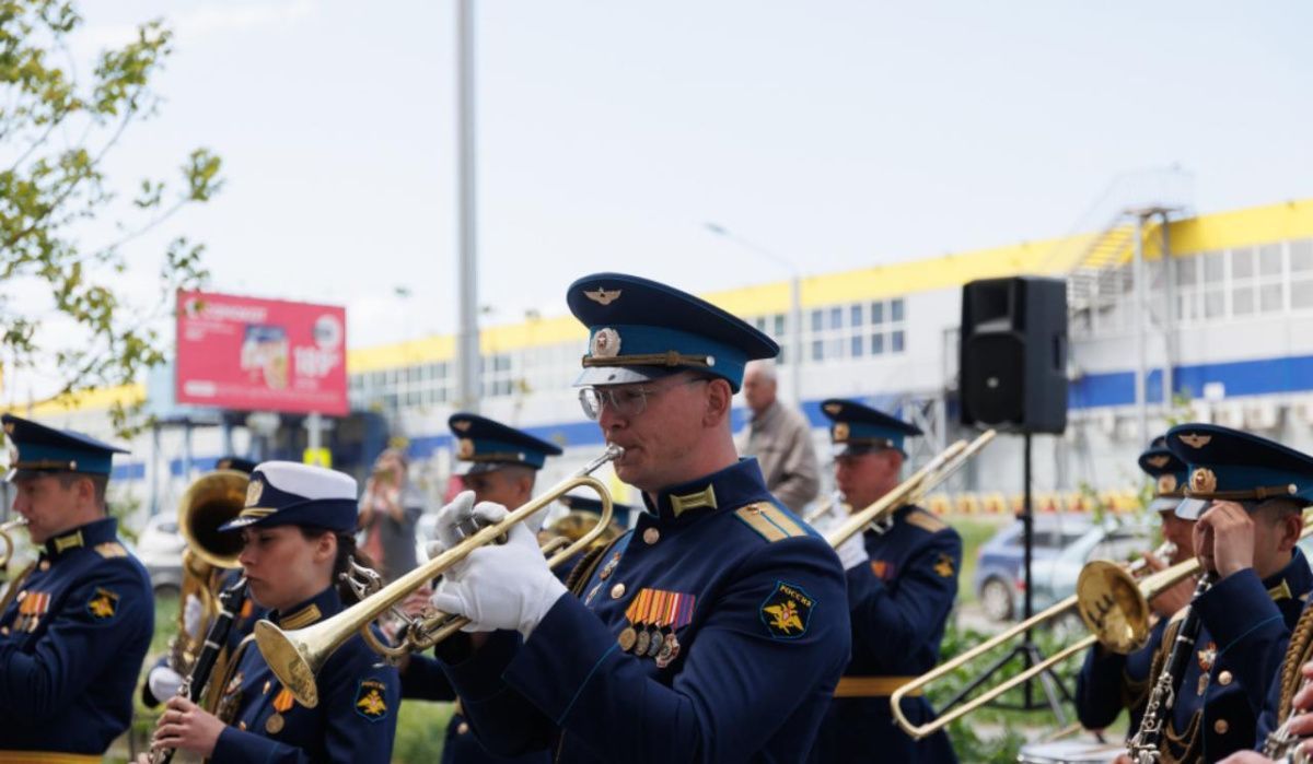 В Ростове во дворах проводят парады для ветеранов