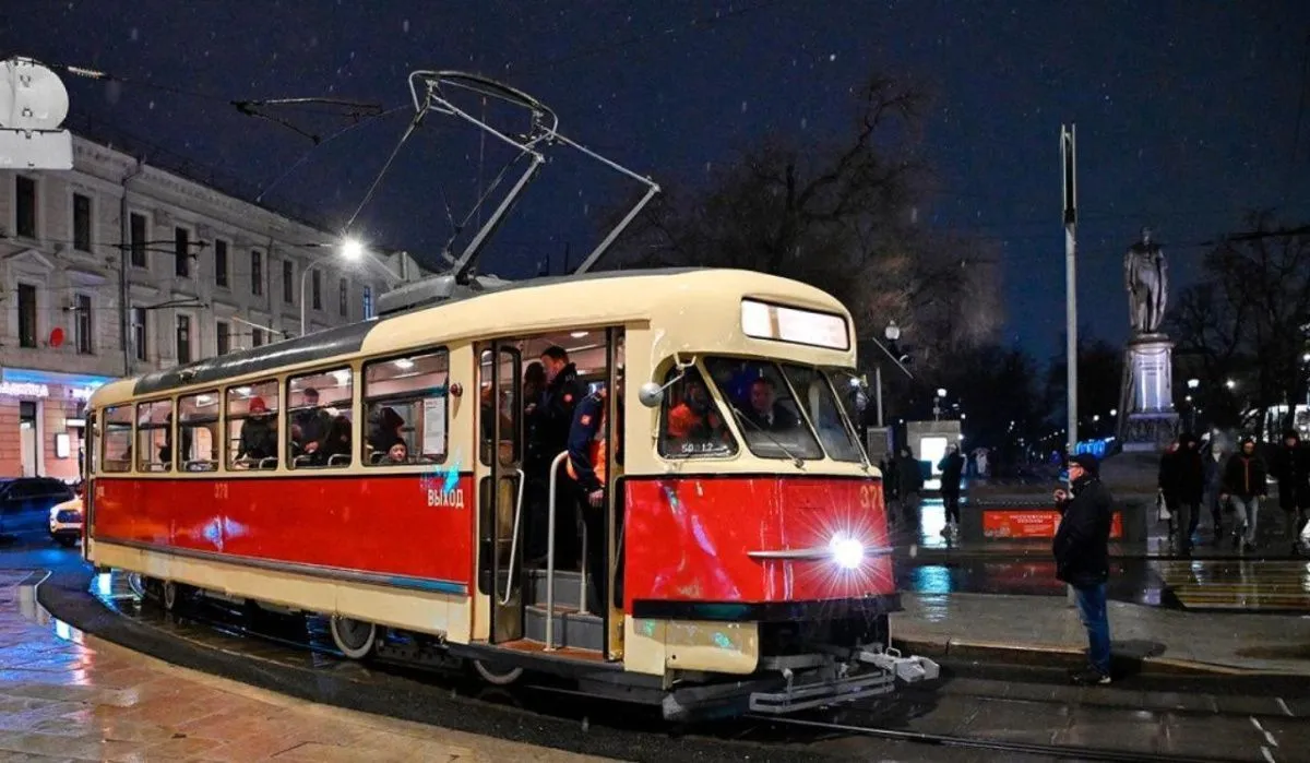 Жители Ростова потребовали перевести работу транспорта на зимний график 
