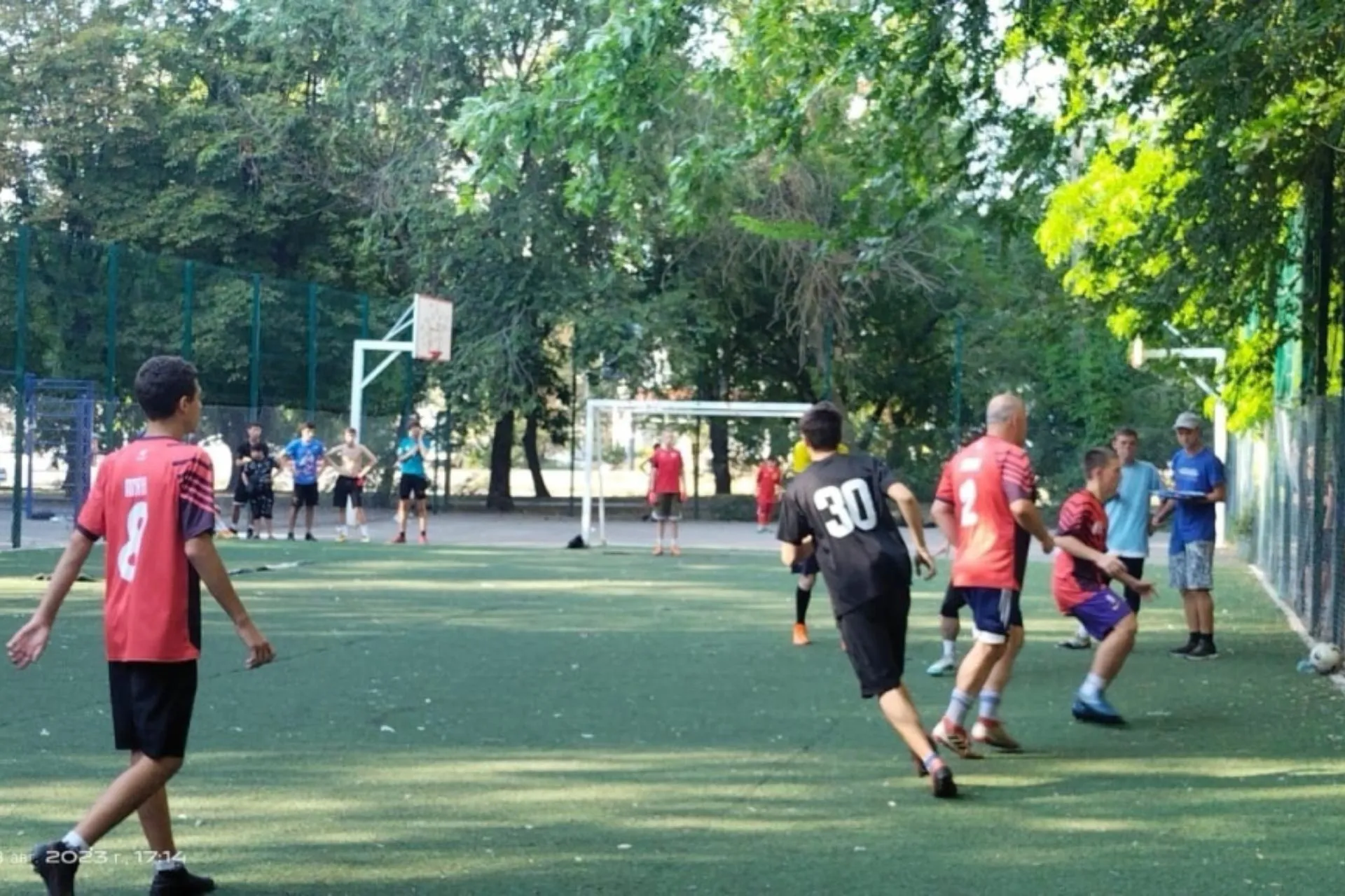 На муниципальных площадках ЦФКС прошли футбольные турниры, приуроченные ко Дню Физкультурника